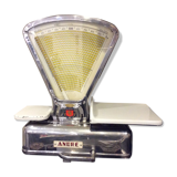 André vintage grocery scale
