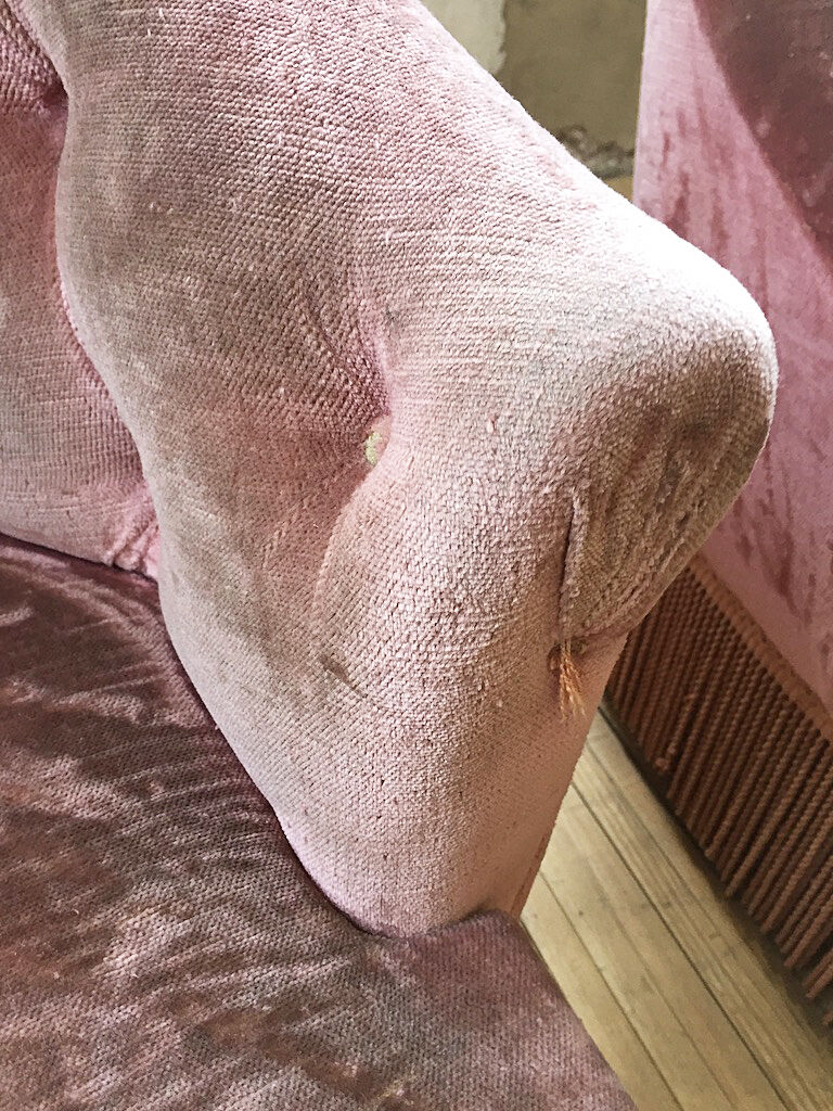Armchairs pink captionne toad