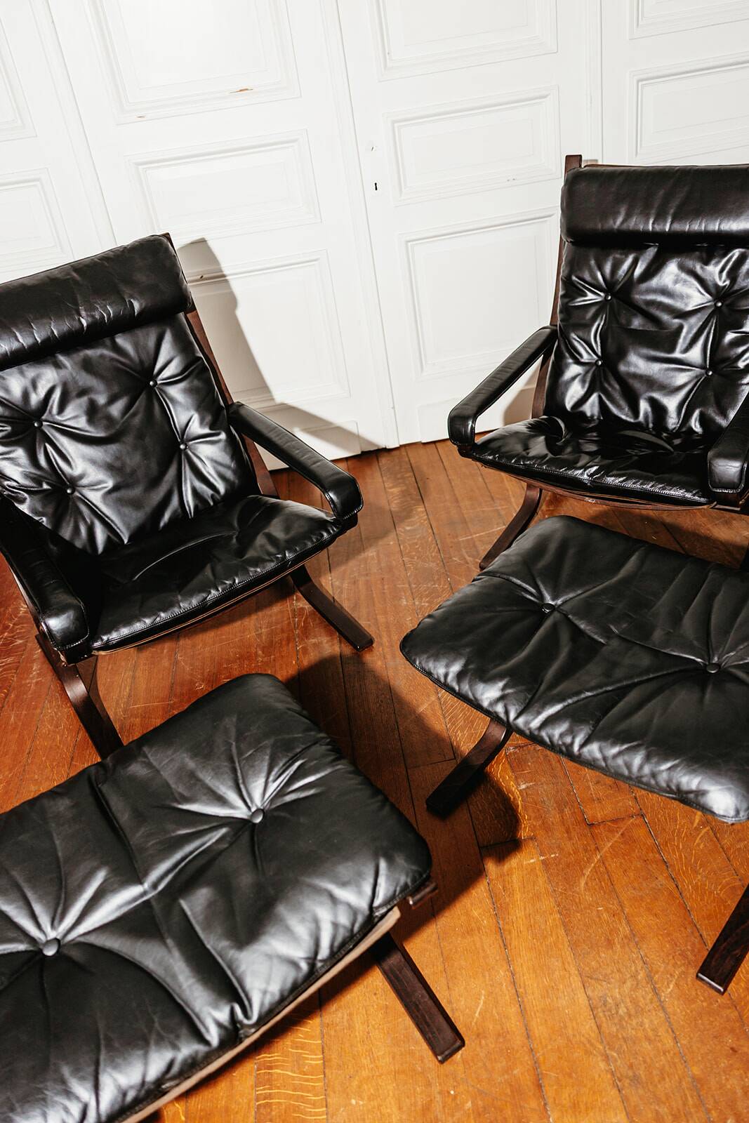 Siesta armchair and black leather ottoman by Ingmar Relling for Westnofa, Norway.