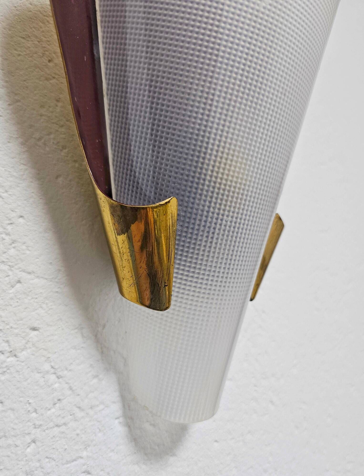 Pair of brass wall lights in Mid Century Modern style attributed to Stilnovo.