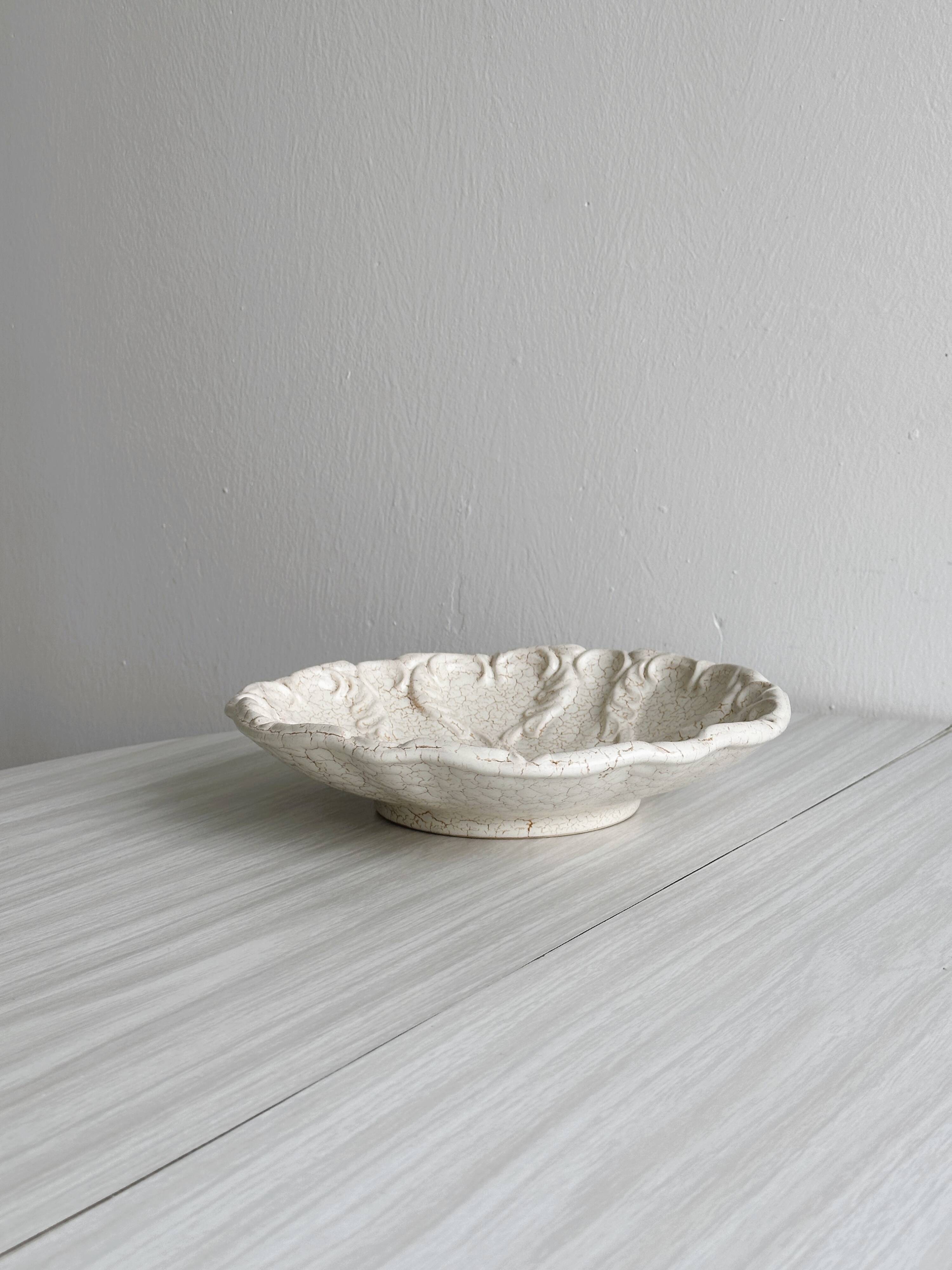 Coupe craquelée en céramique blanche