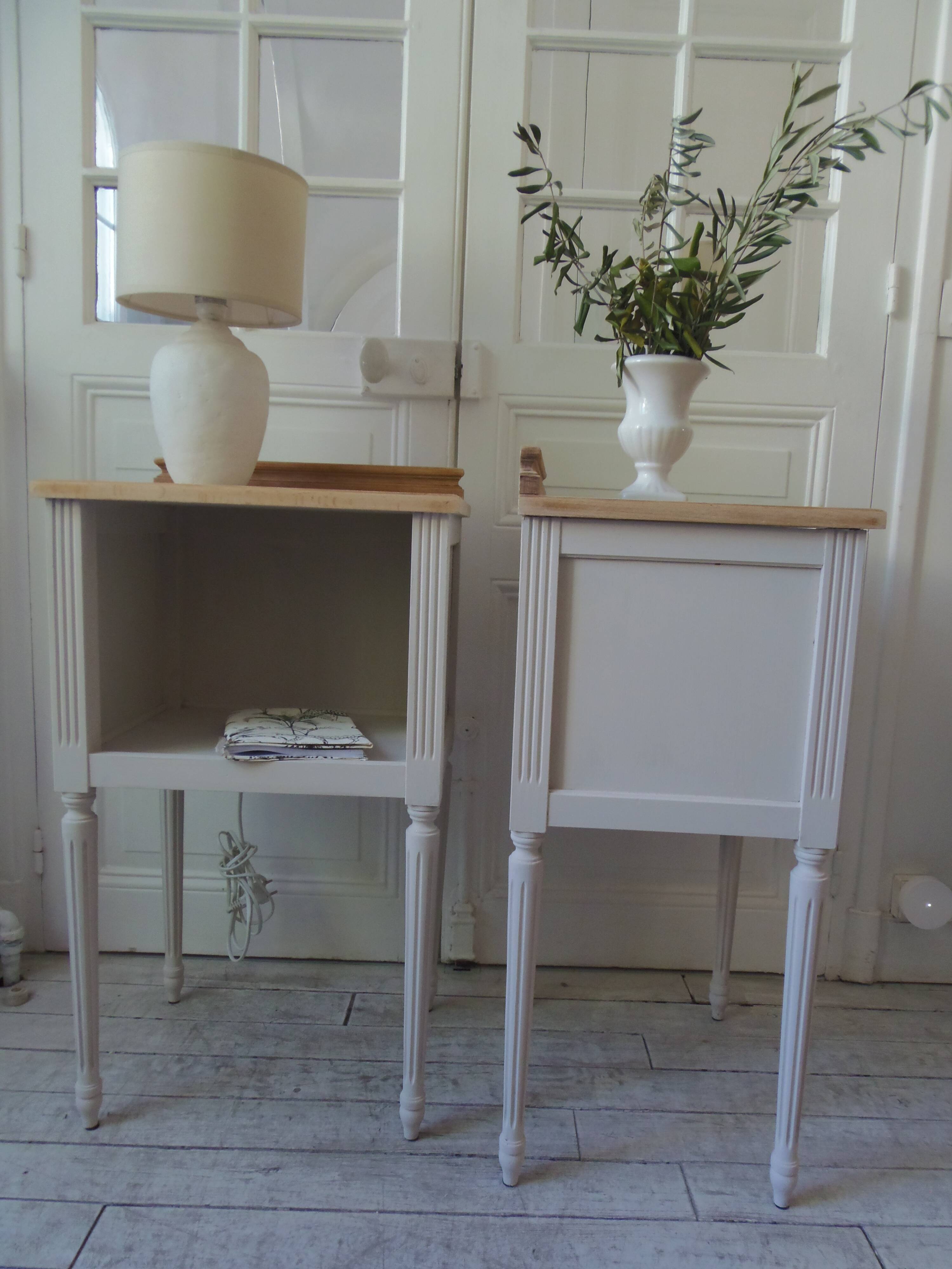 Pair of bedside tables, end tables re-enchanted in pearl gray, wooden top.