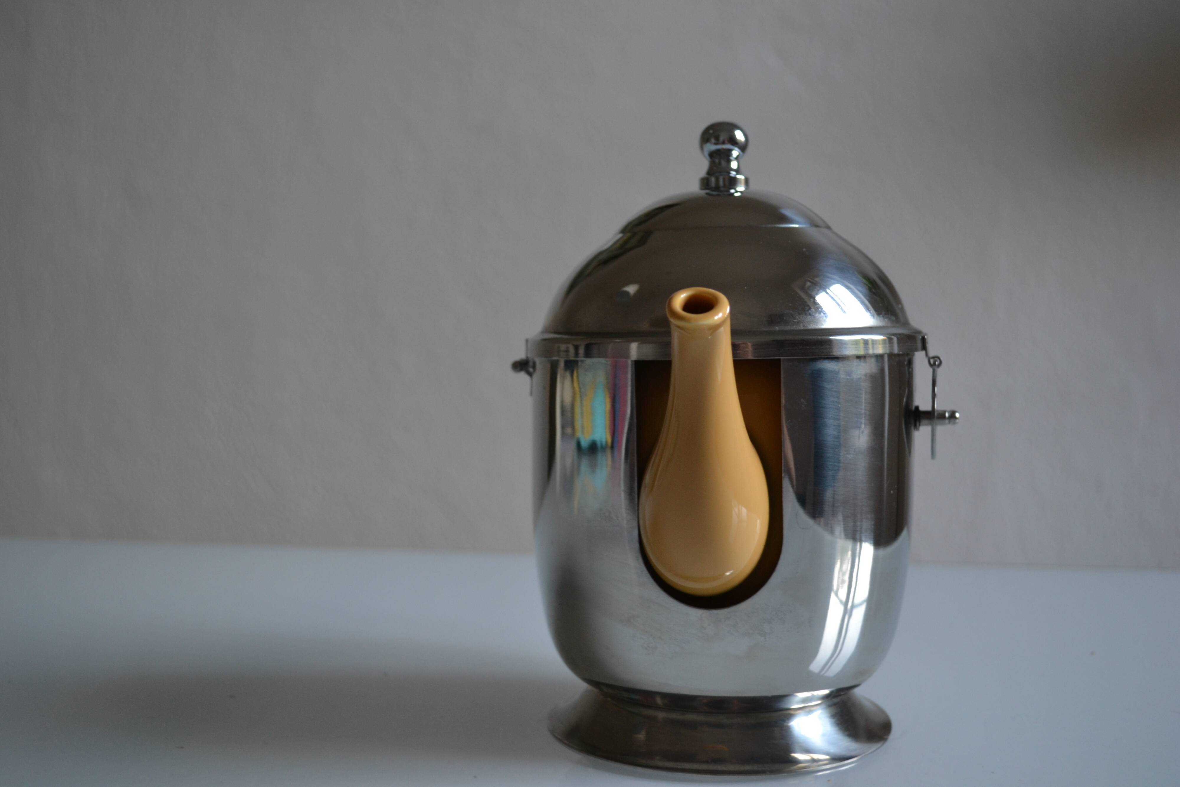 Insulated ceramic teapot with metal and felt 0.5 liters