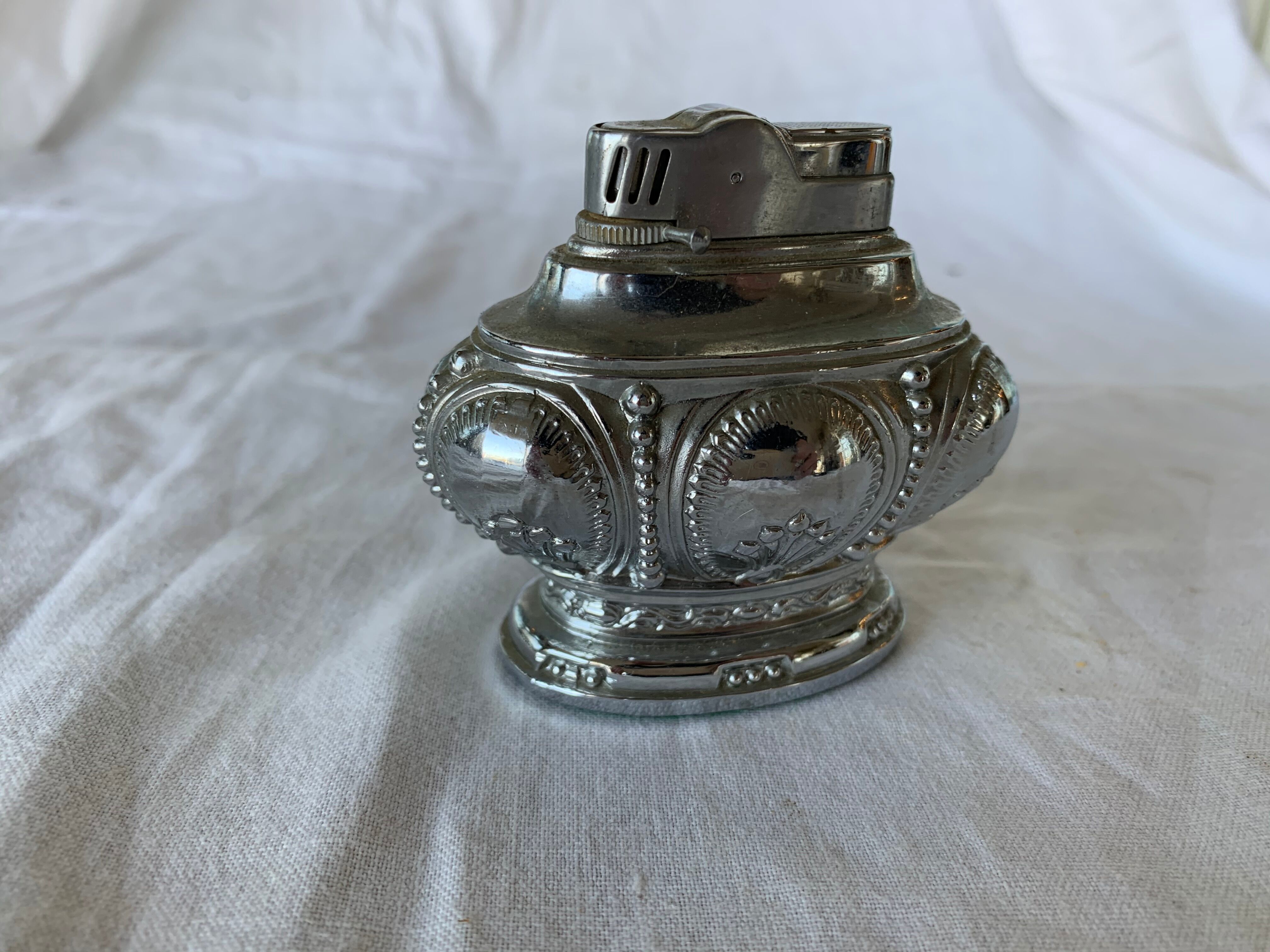 Silver metal table lighter