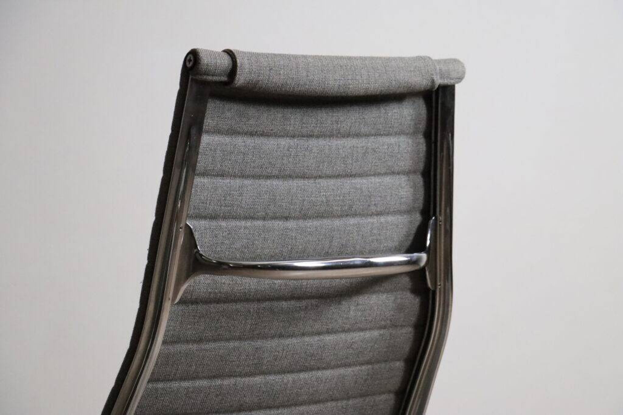 Early edition Eames EA124 Aluminium Group lounge chair by Herman Miller, 1970s