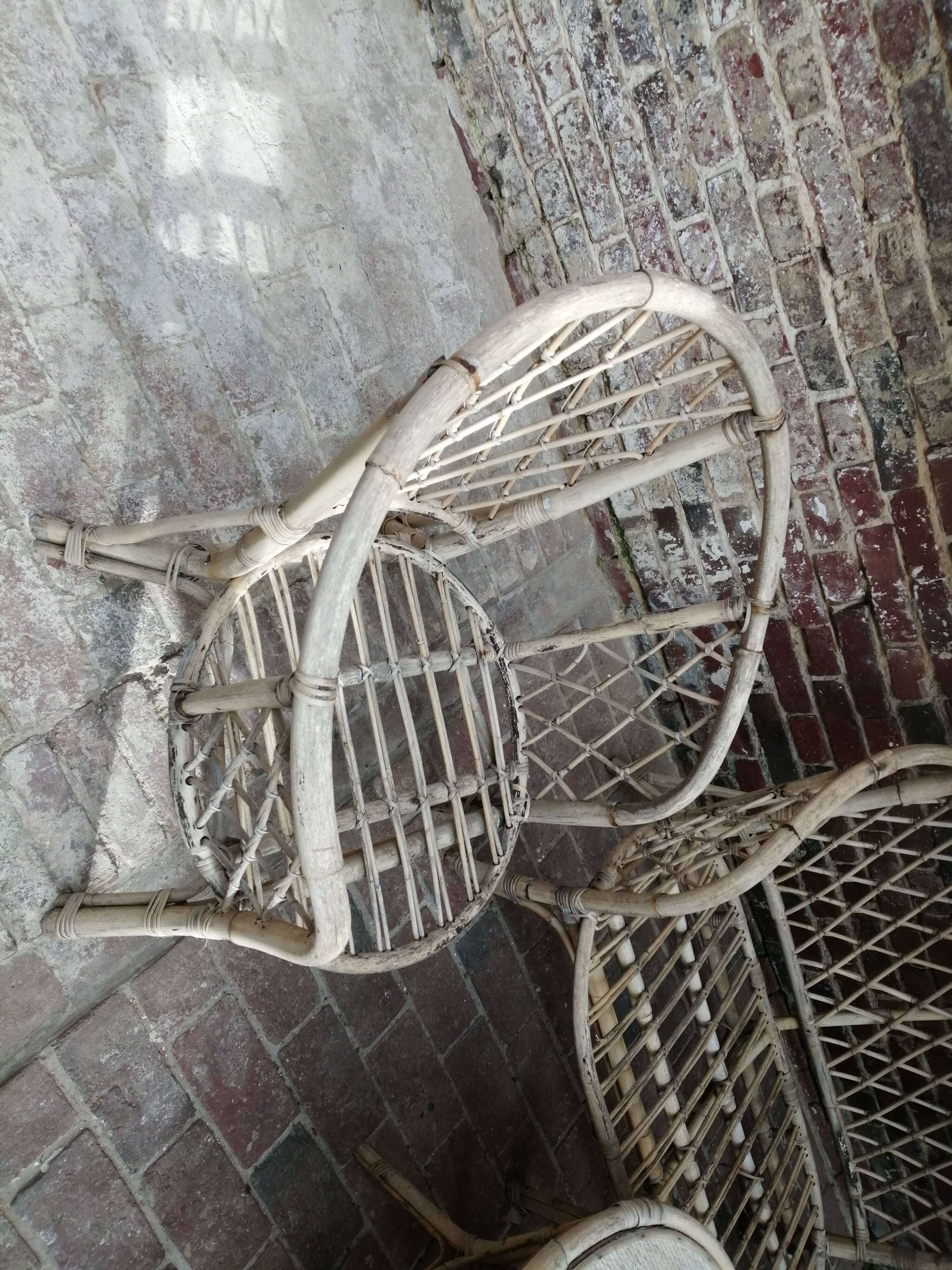Set living room armchairs sofa, table and seamstress in vintage rattan