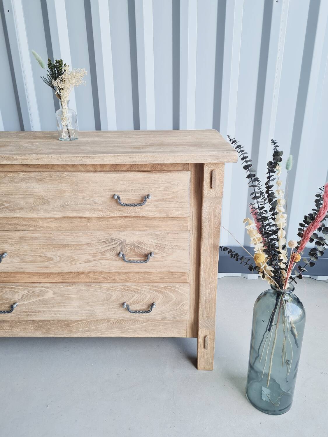 Solid wood chest of drawers