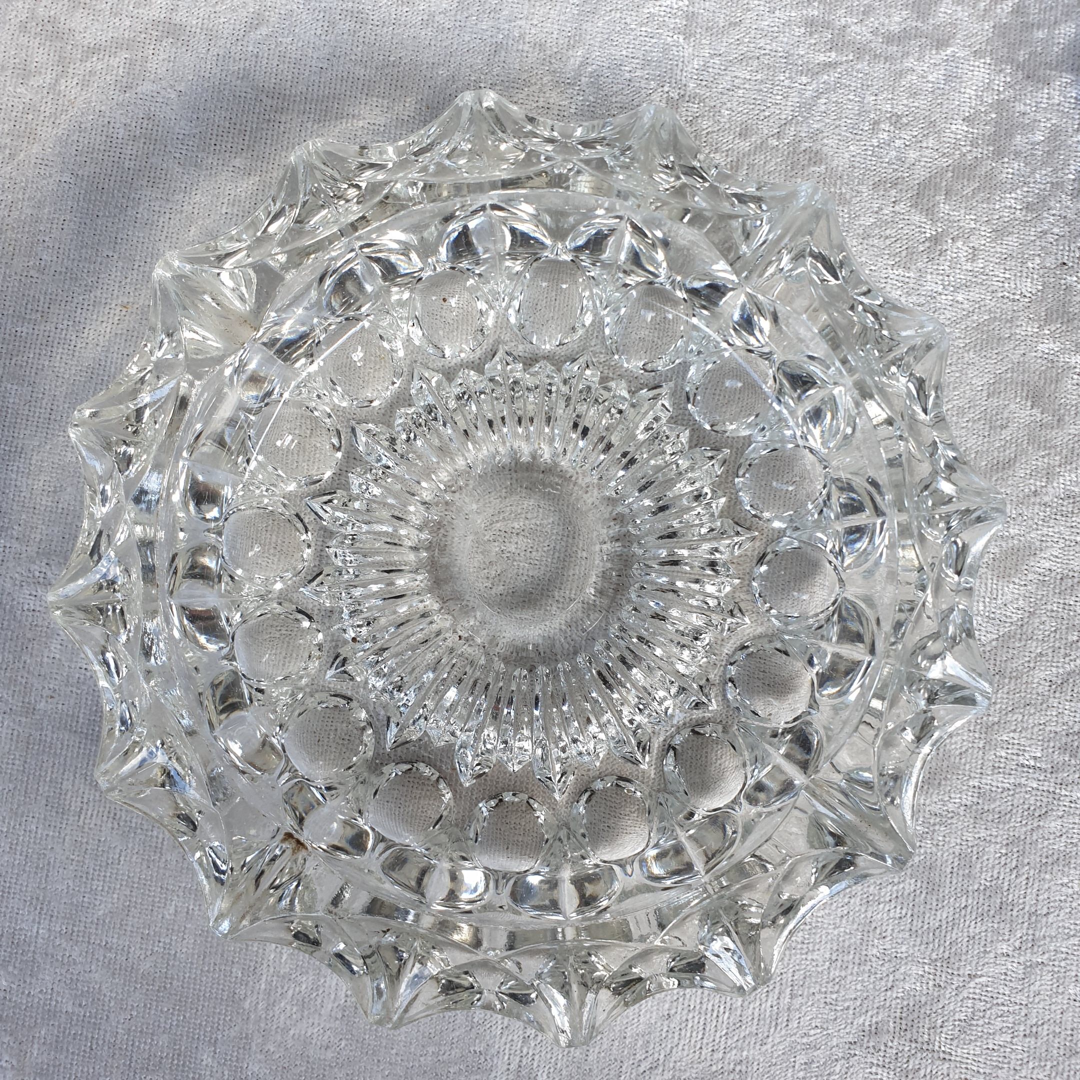 Set of 2 chiseled crystal ashtrays