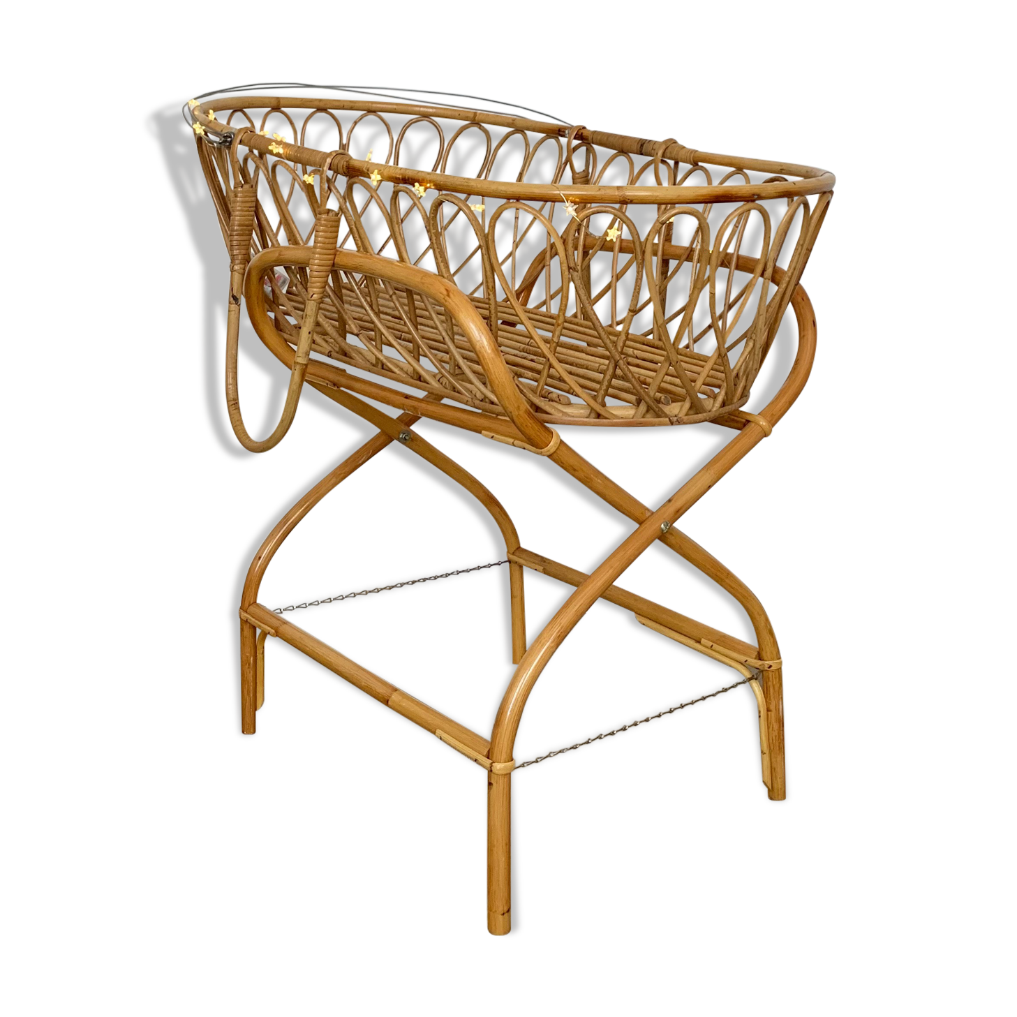 Vintage rattan couffin & its foot