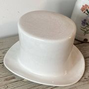 Ceramic hat-shaped cache-pot