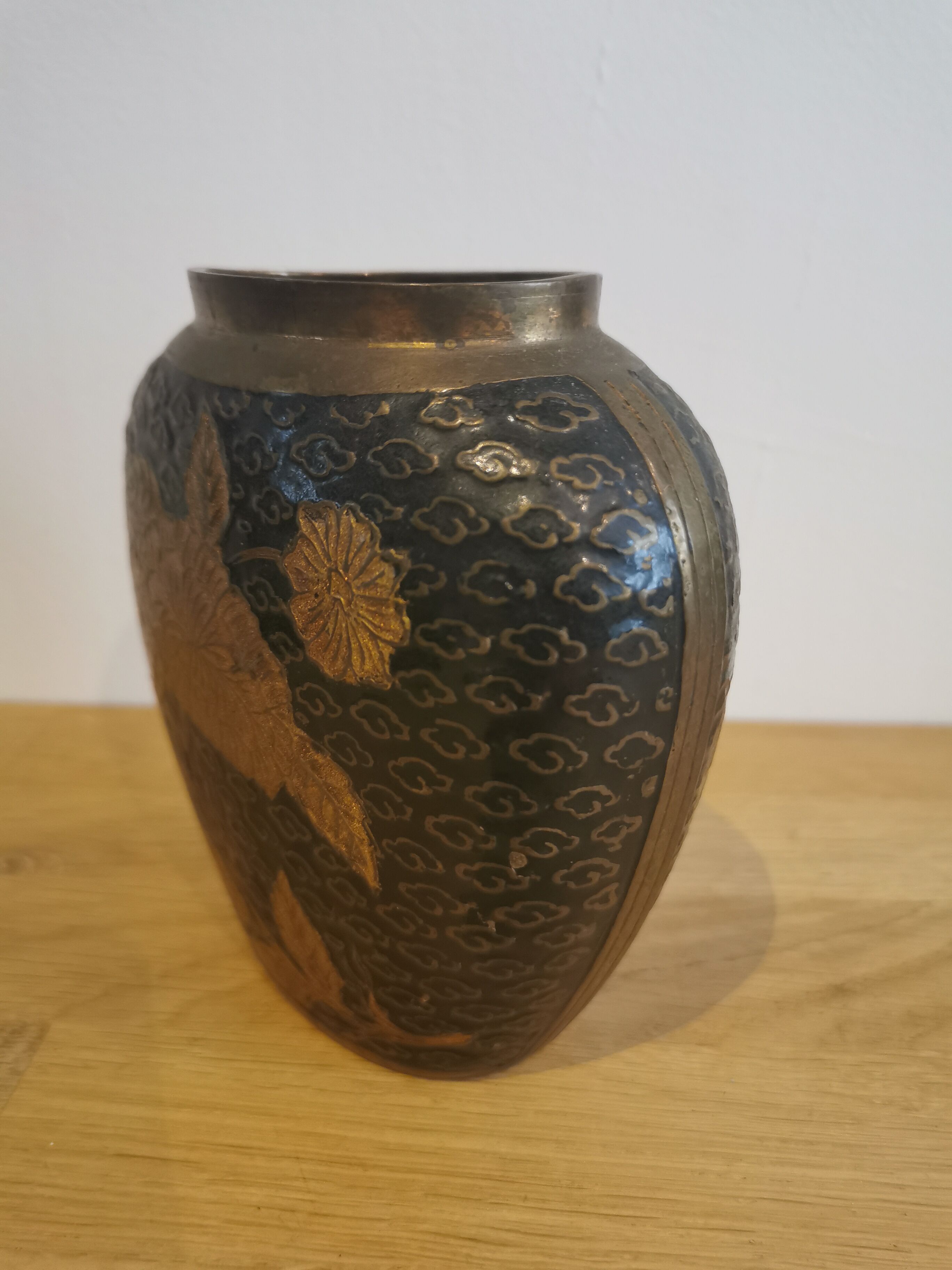 small vase in chiseled brass Japanese decoration