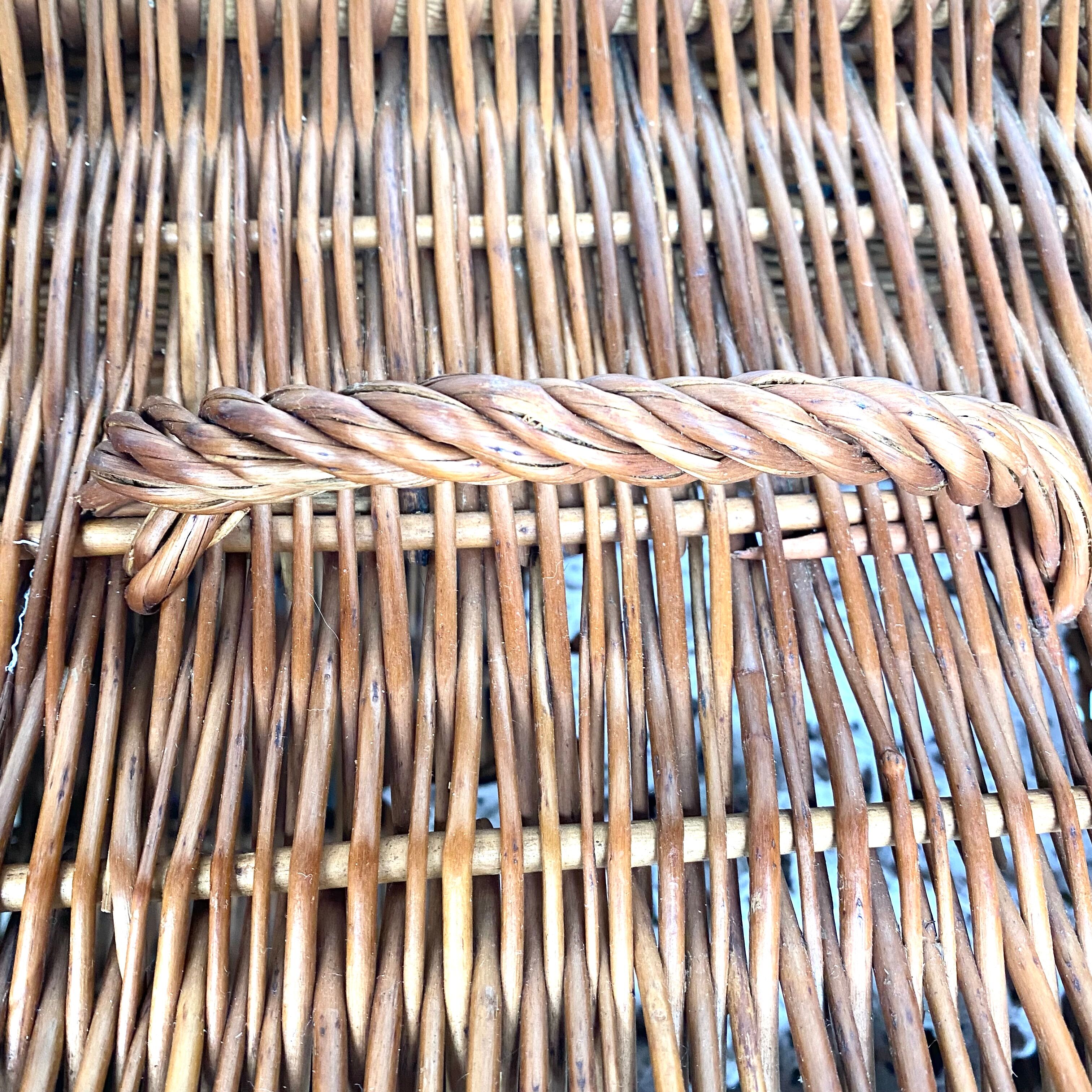 Vintage braid wicker basket for pets