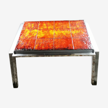 Table basse rectangulaire à plateau de grès orange, piétement chromé vers 1970