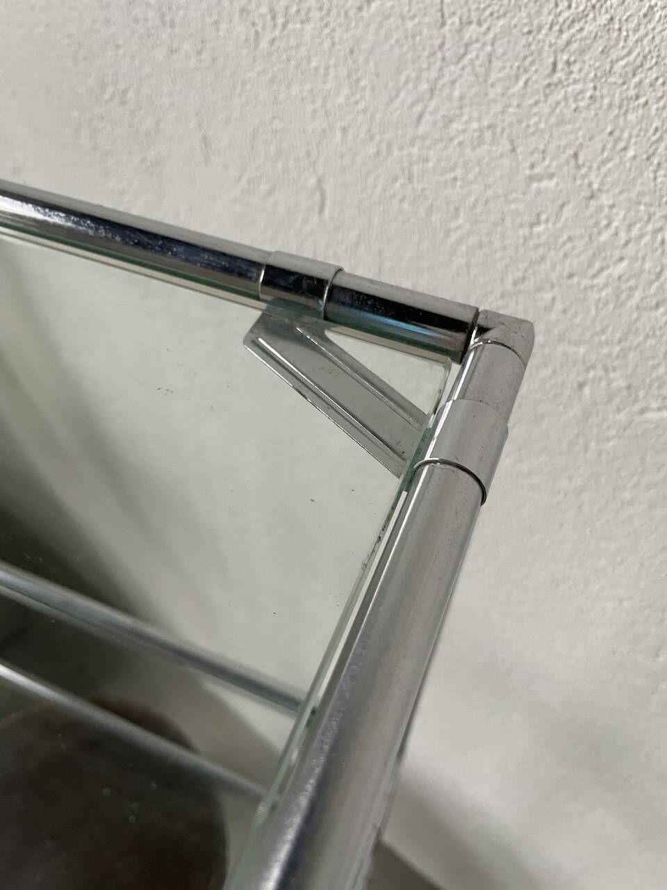 Abstracta Poul Cadovious wall shelf