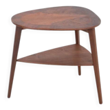 Rare mid-century walnut side table / coffee table with shelf by Jørgen Aakjær Jørgensen for Møbelintarsia / Danish modern design / 1960s