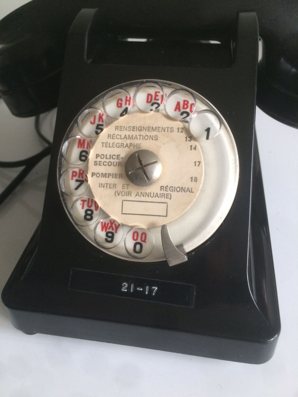 Téléphone PTT en bakélite noir vintage