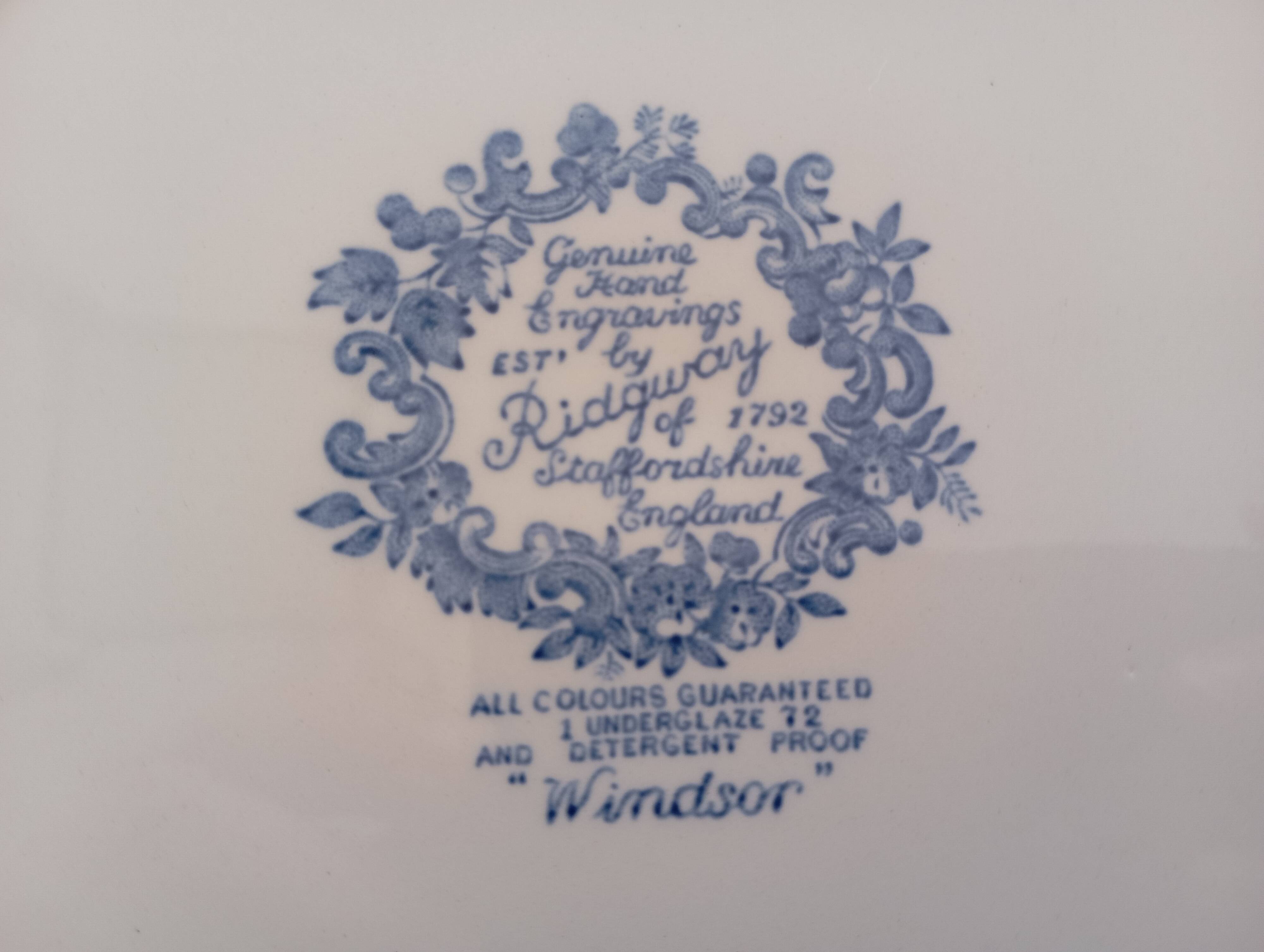 Assiettes plates anglaises Ridgway 'Windsor' bleu & blanc