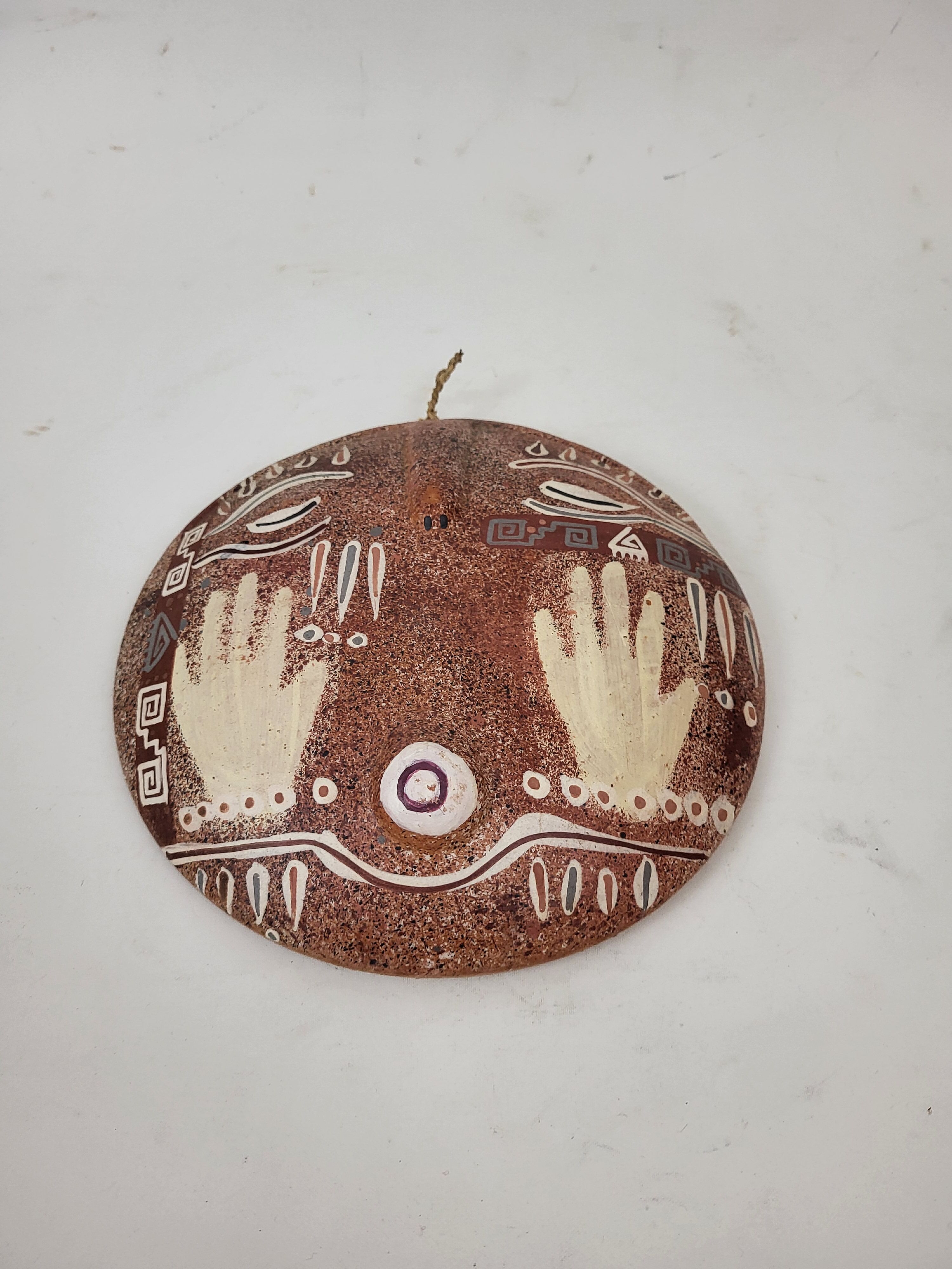 Cruz anthropomorphic decorative plate