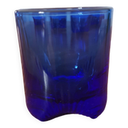 Lors de 5 petits verres en cristal bleu