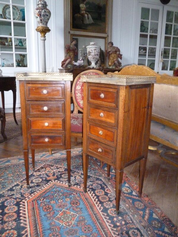 Paire de petites commodes époque XIX e
