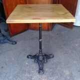 Bistro table feet in iron cast and solid wood tray