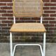 Chaise Cesca modèle b32 en blanc et bois par Marcel Breuer