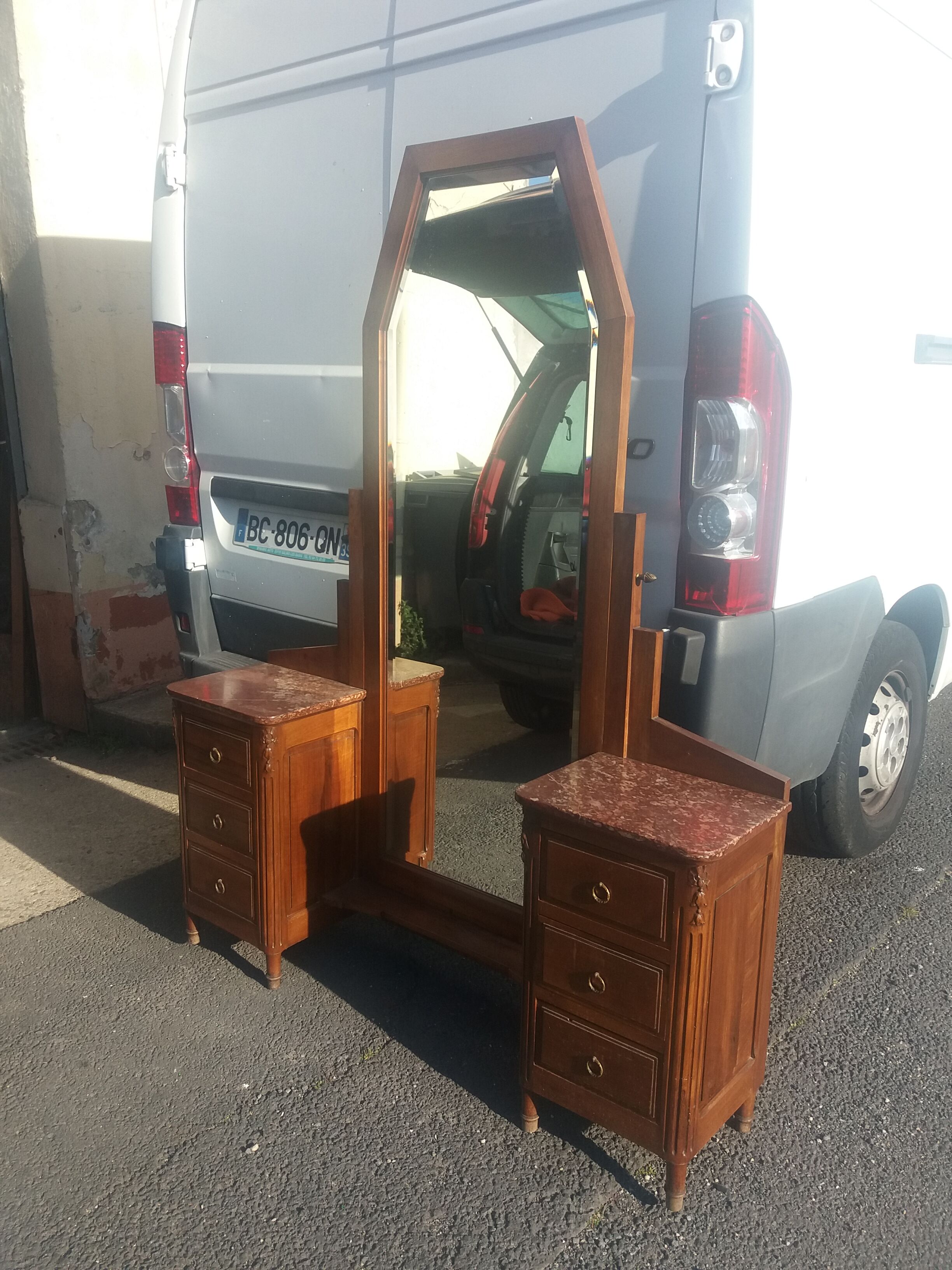 Art Deco dressing table in walnut and red Languedoc marble