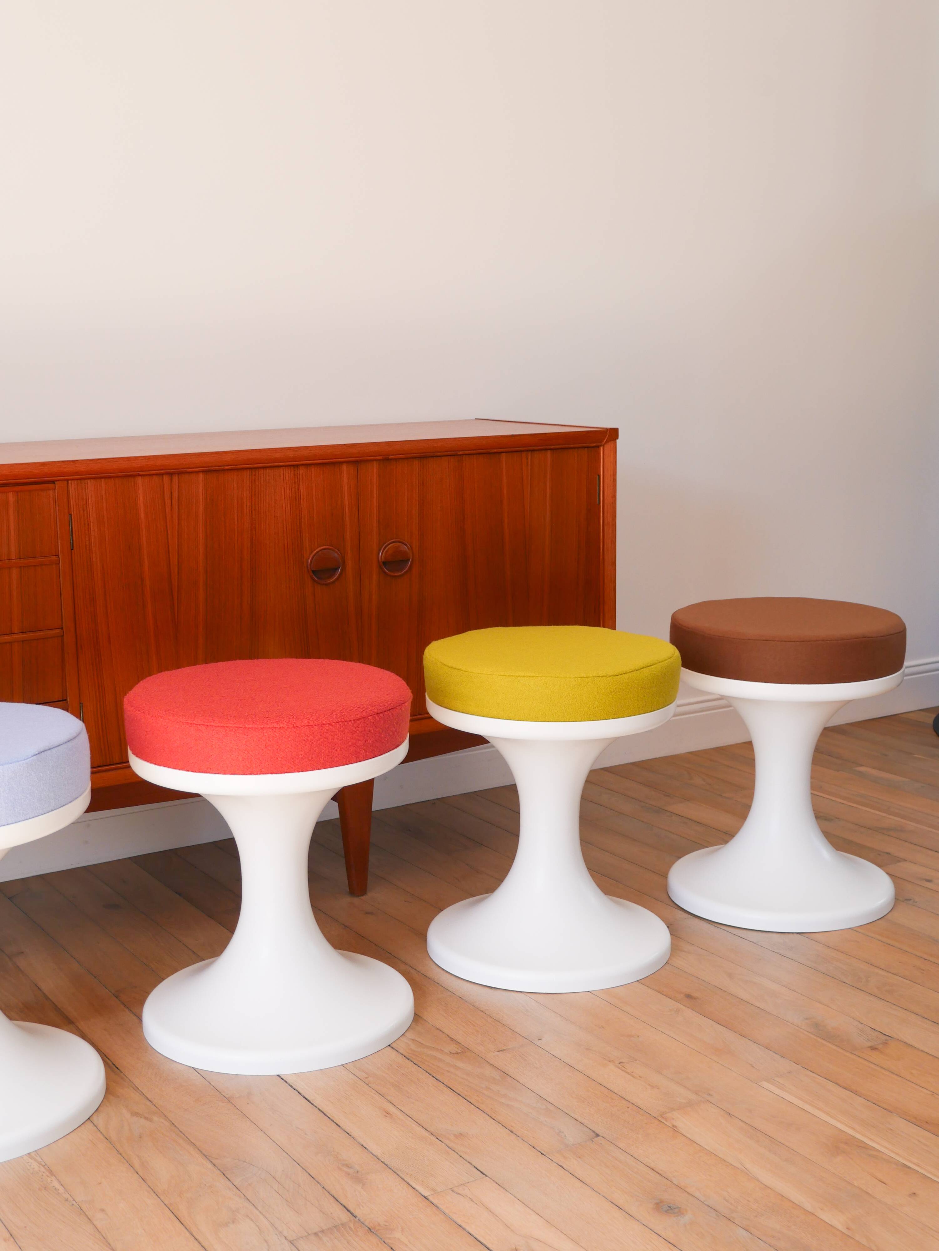 Tulip stool in Plastic and Wool, Mocha Mousse, Space Age Design, 1970