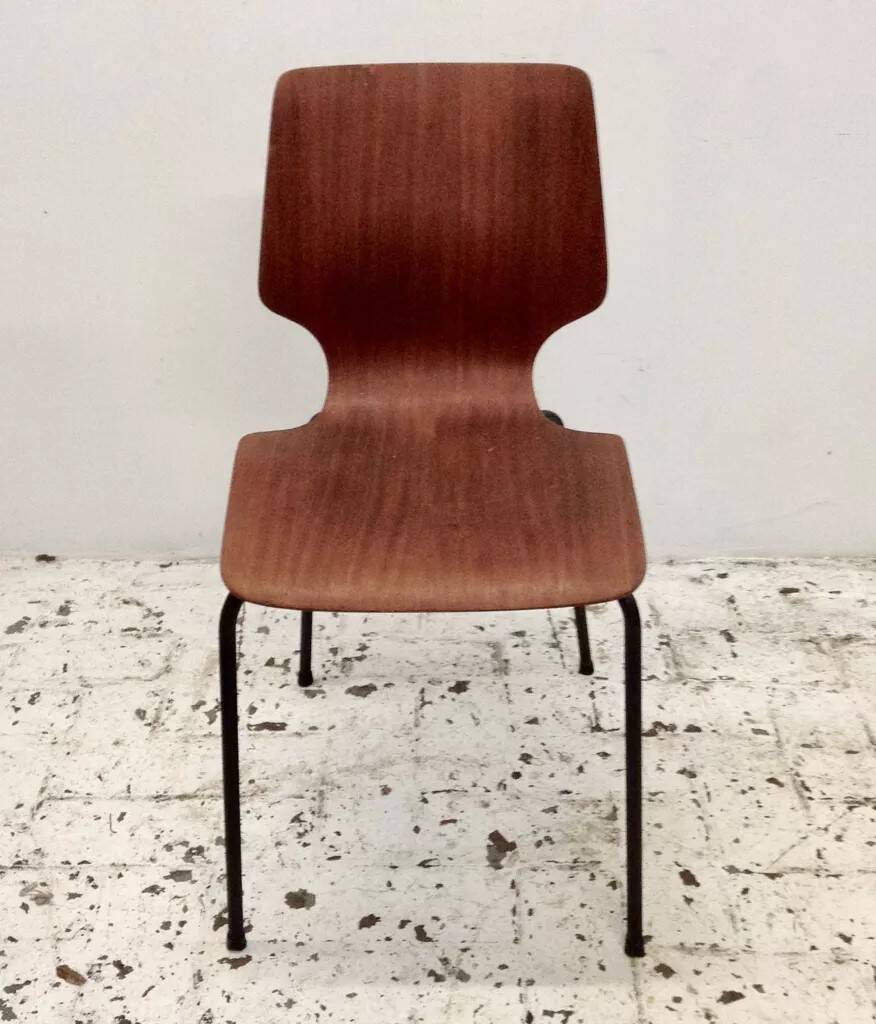 Hammer-shaped chair