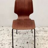 Hammer-shaped chair