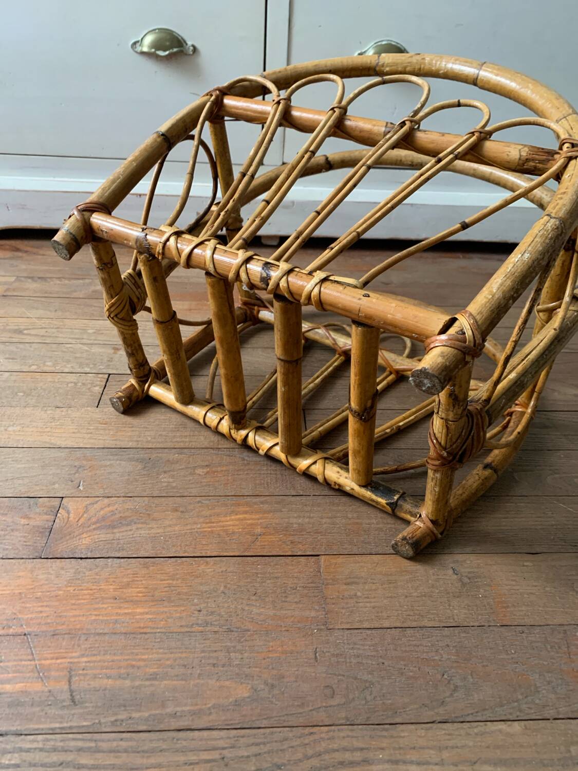 Porte revue vintage en bambou et rotin