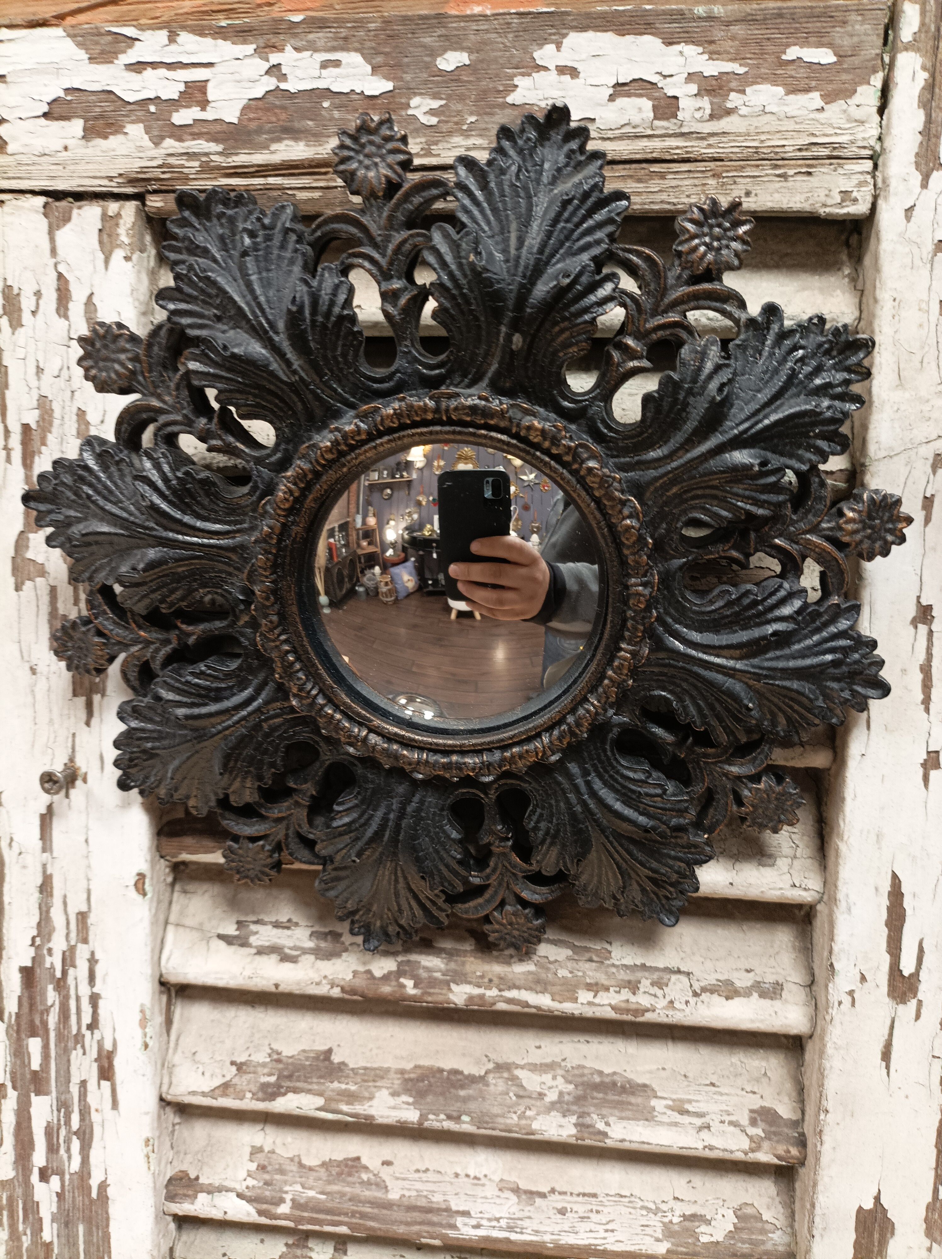 Convex mirror leaves and black flowers golden reflection 20 cm