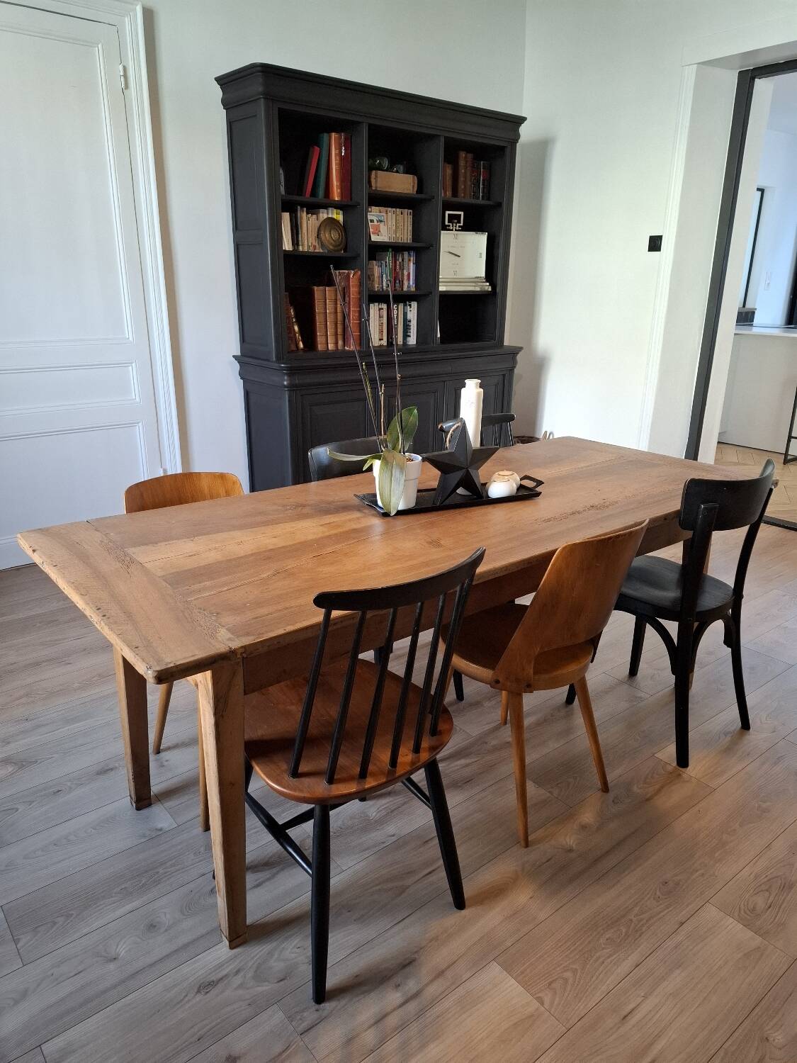 Walnut farmhouse table 200x80 8 people.