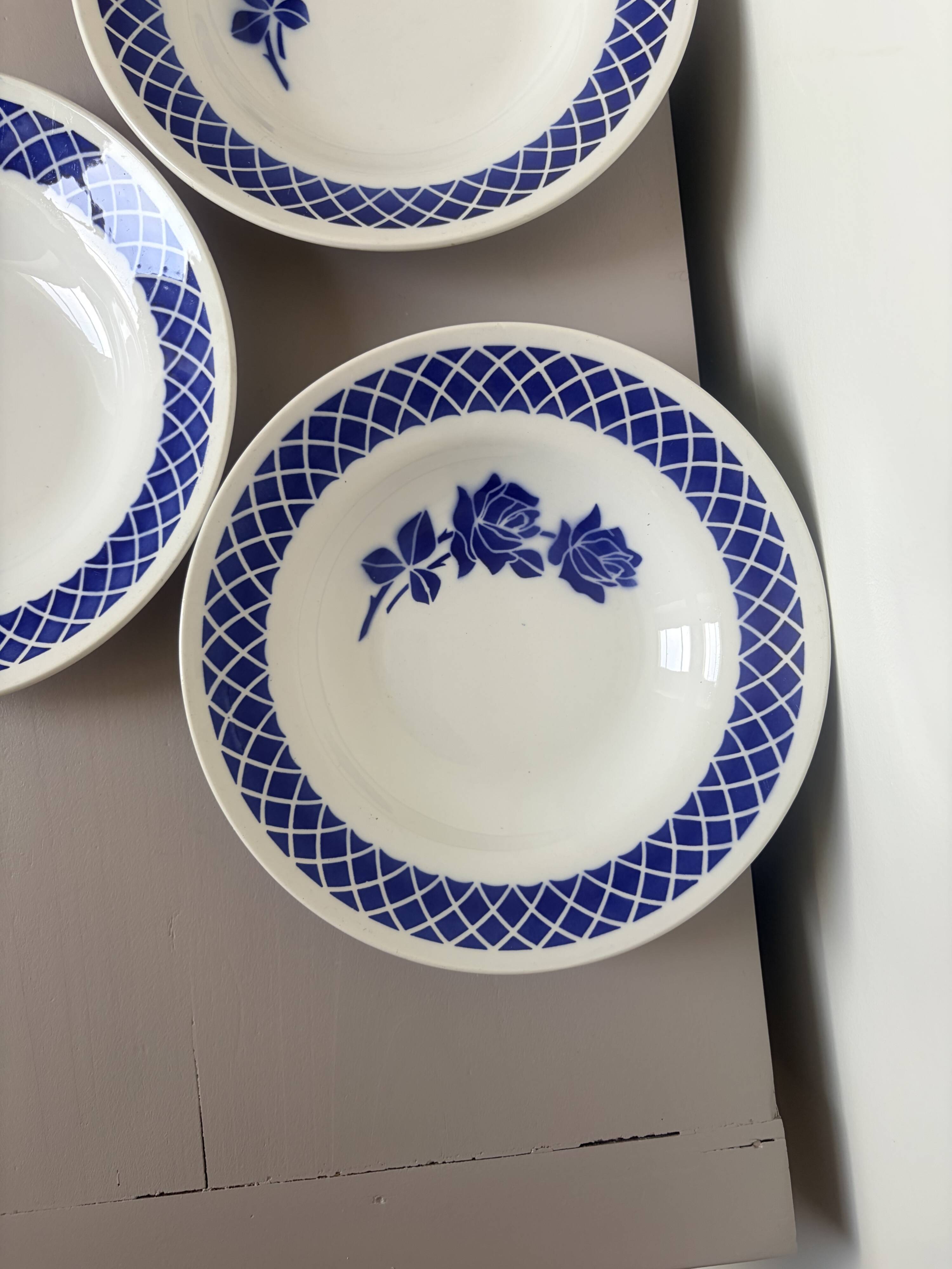 3 vintage deep plates 220638