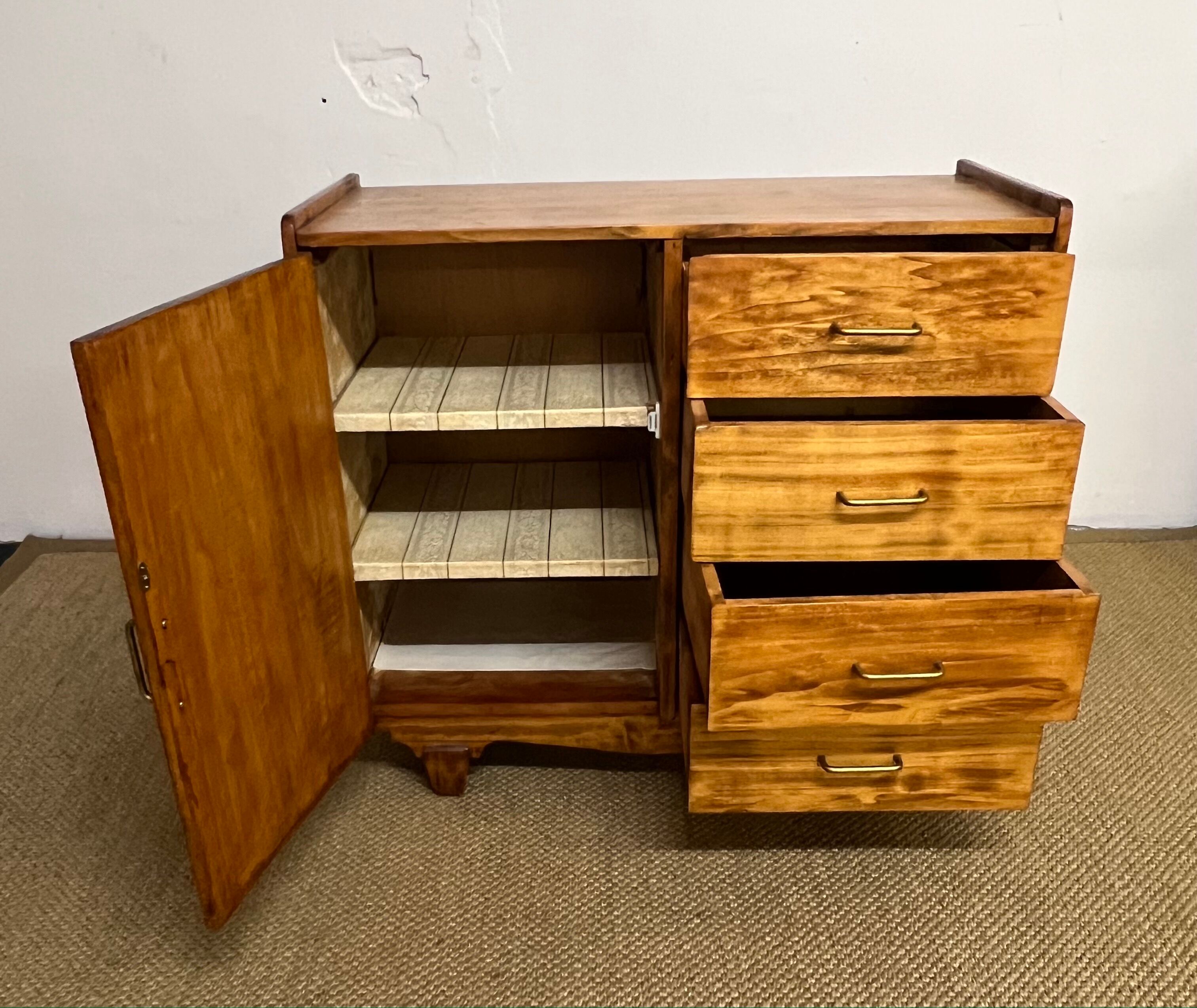 Small storage cabinet / chest of drawers