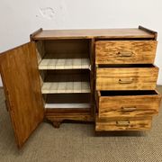 Small storage cabinet / chest of drawers