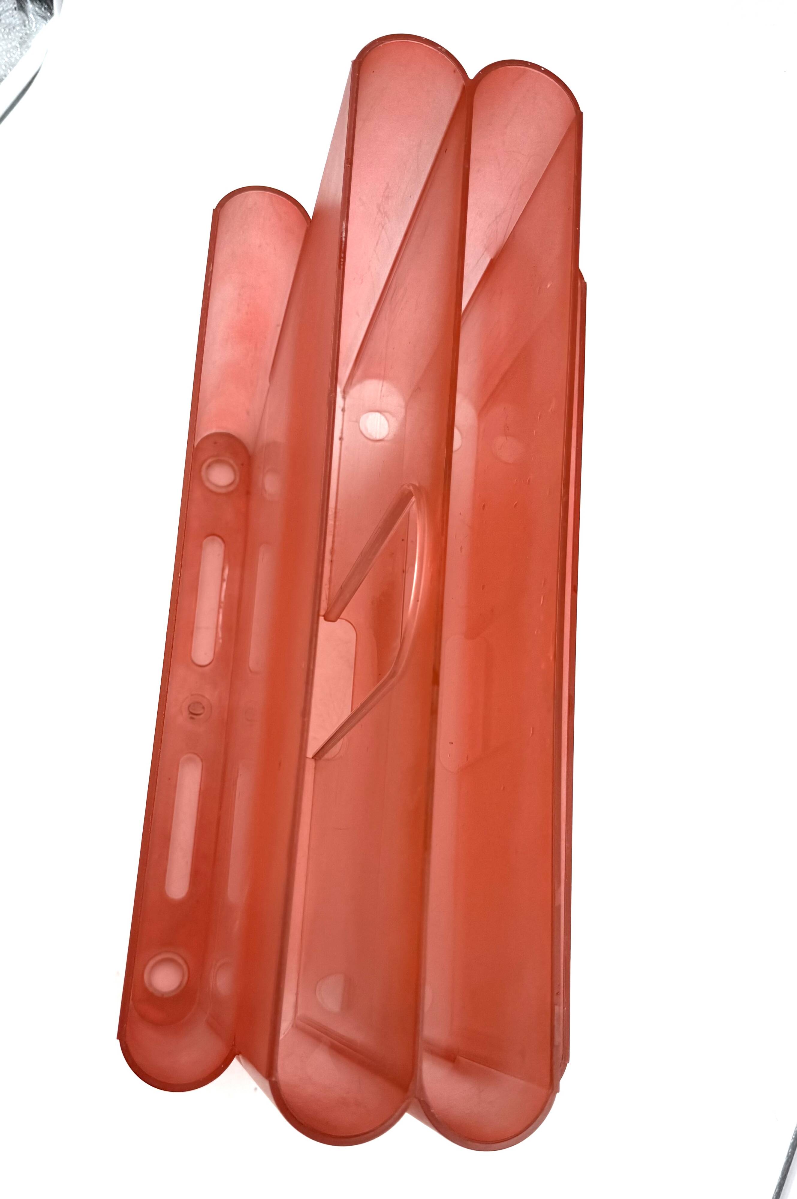 Space age pink plastic magazine rack, Giotto Stoppino, Kartell 1970s
