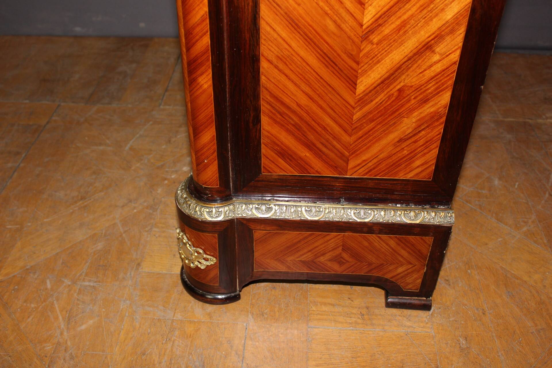 Napoleon III display cabinet in marquetry circa 1880