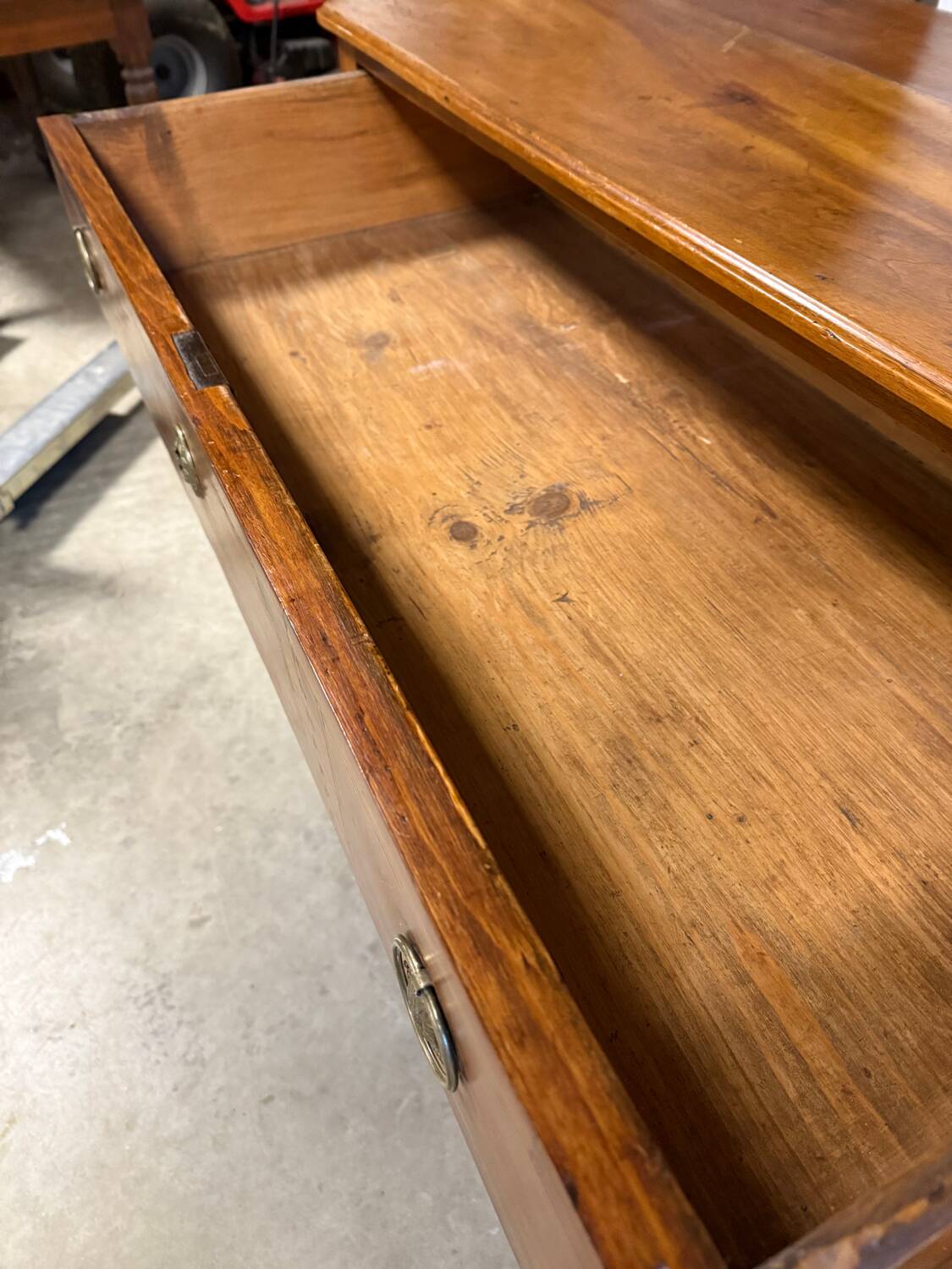 Antique chest of drawers