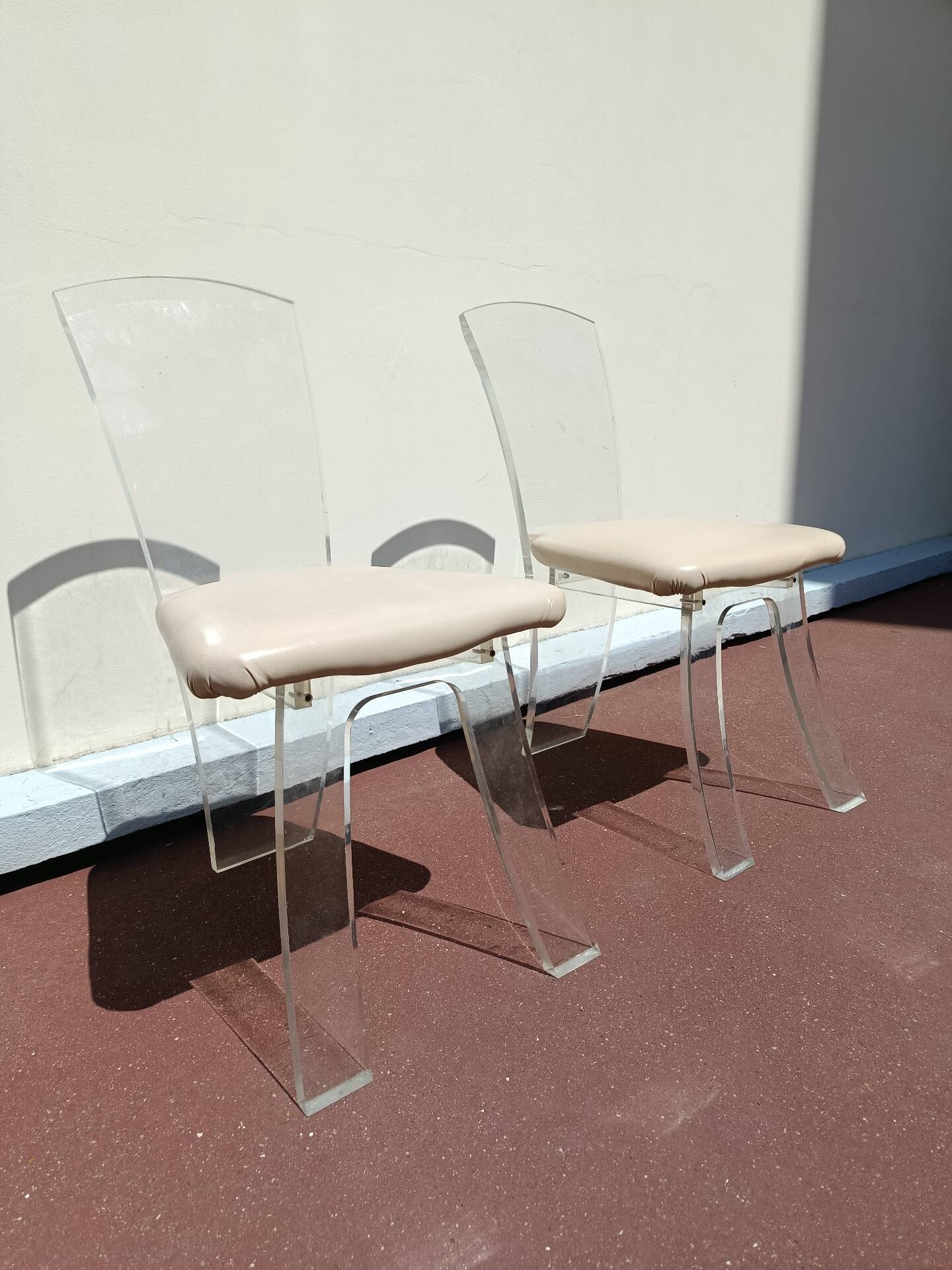 Chaises design en plexiglass Lucite annees 70
