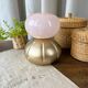 Petite lampe “diabolo” opaline & bois