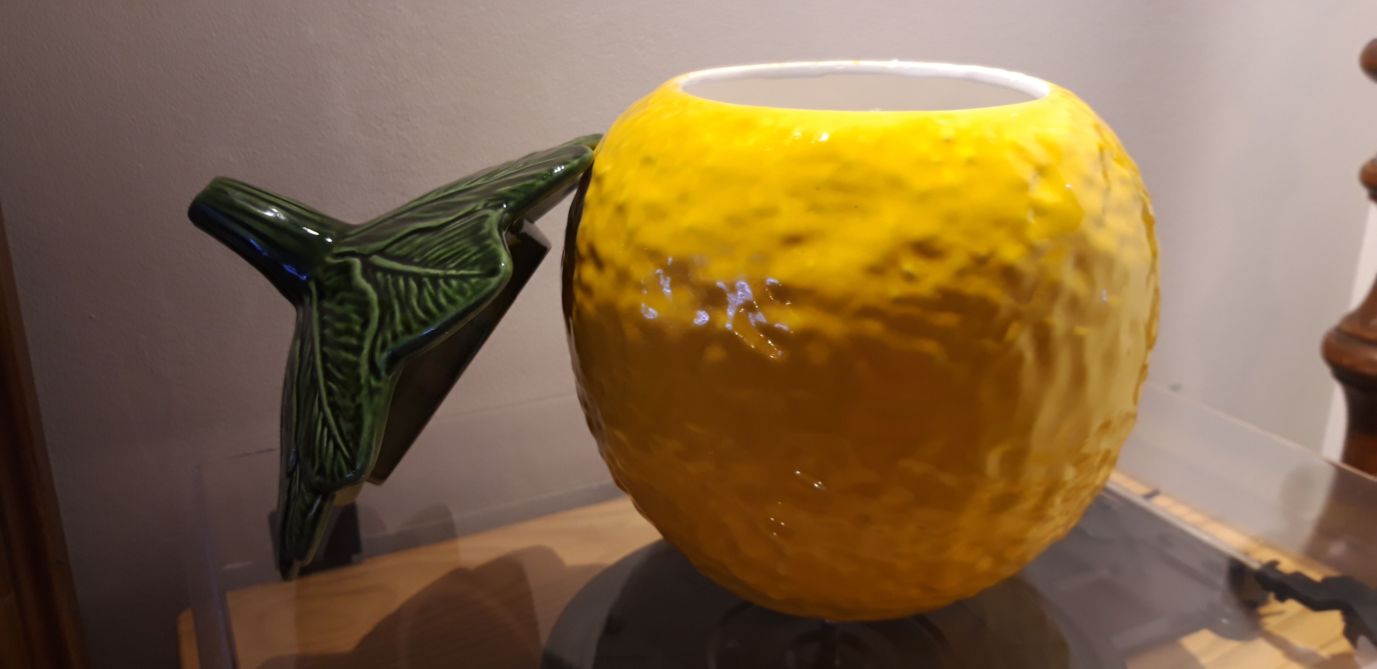 Lemon-shaped ceramic candy