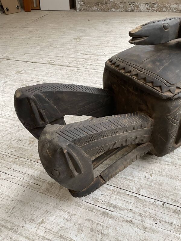 Coffre en bois ancien berbère