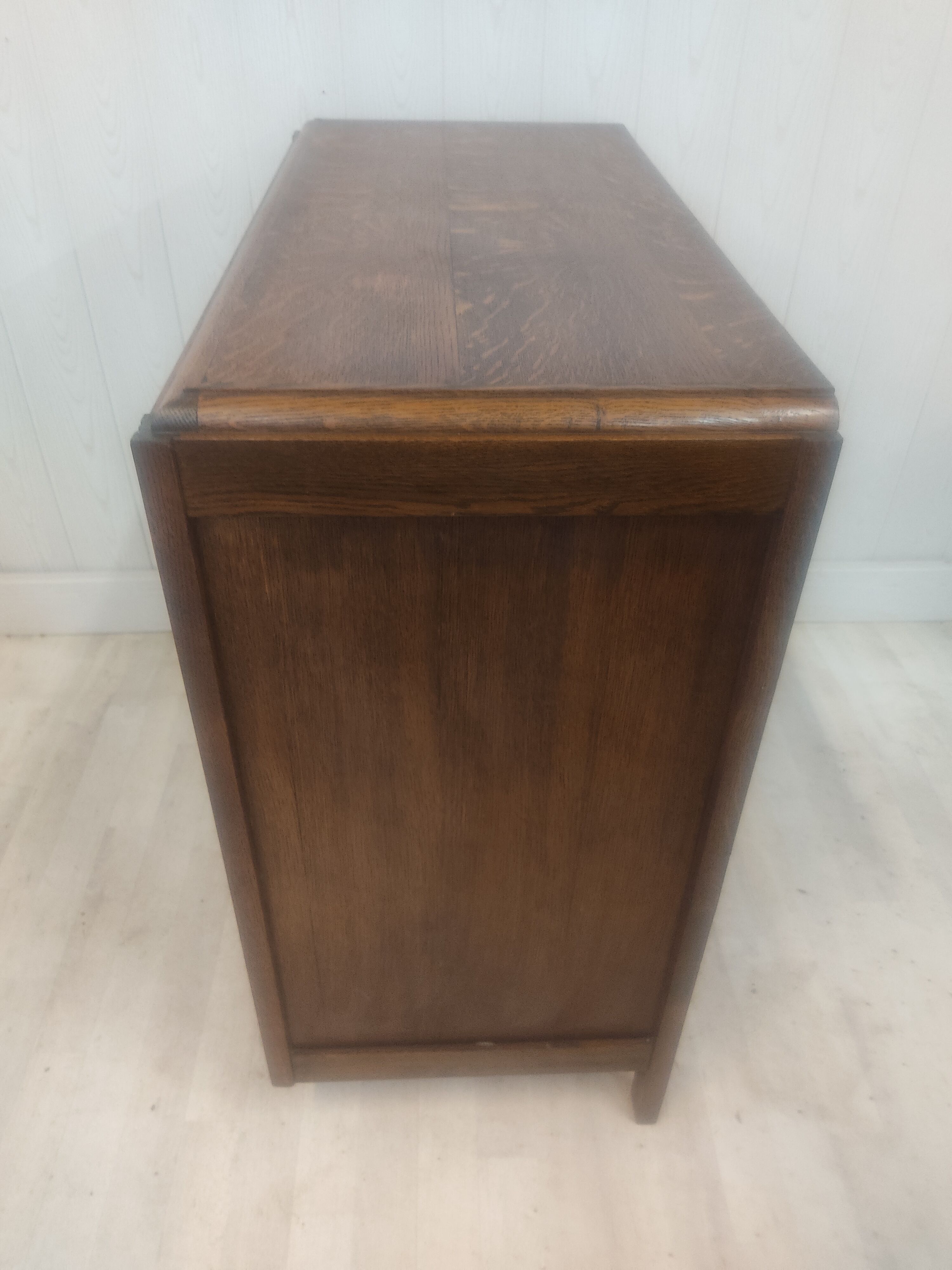 Vintage dresser compass feet 50s