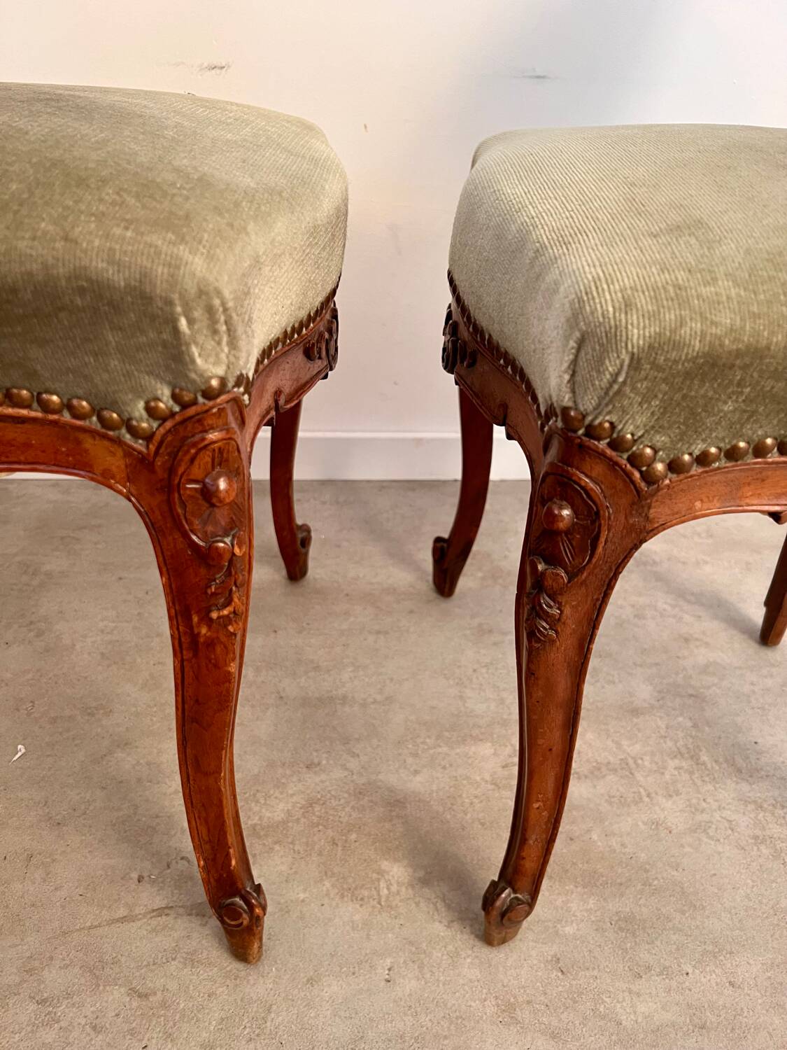 Lot 2 old Louis XV style carved solid walnut chairs late 19th century