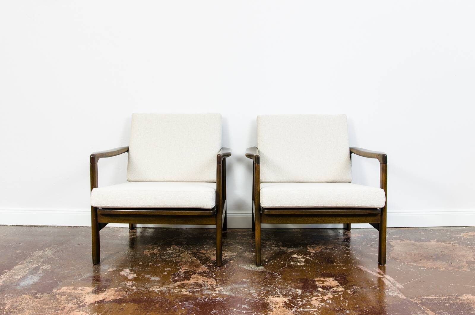 Pair of beige mid century armchairs b7522 by zenon bączyk, 1960's