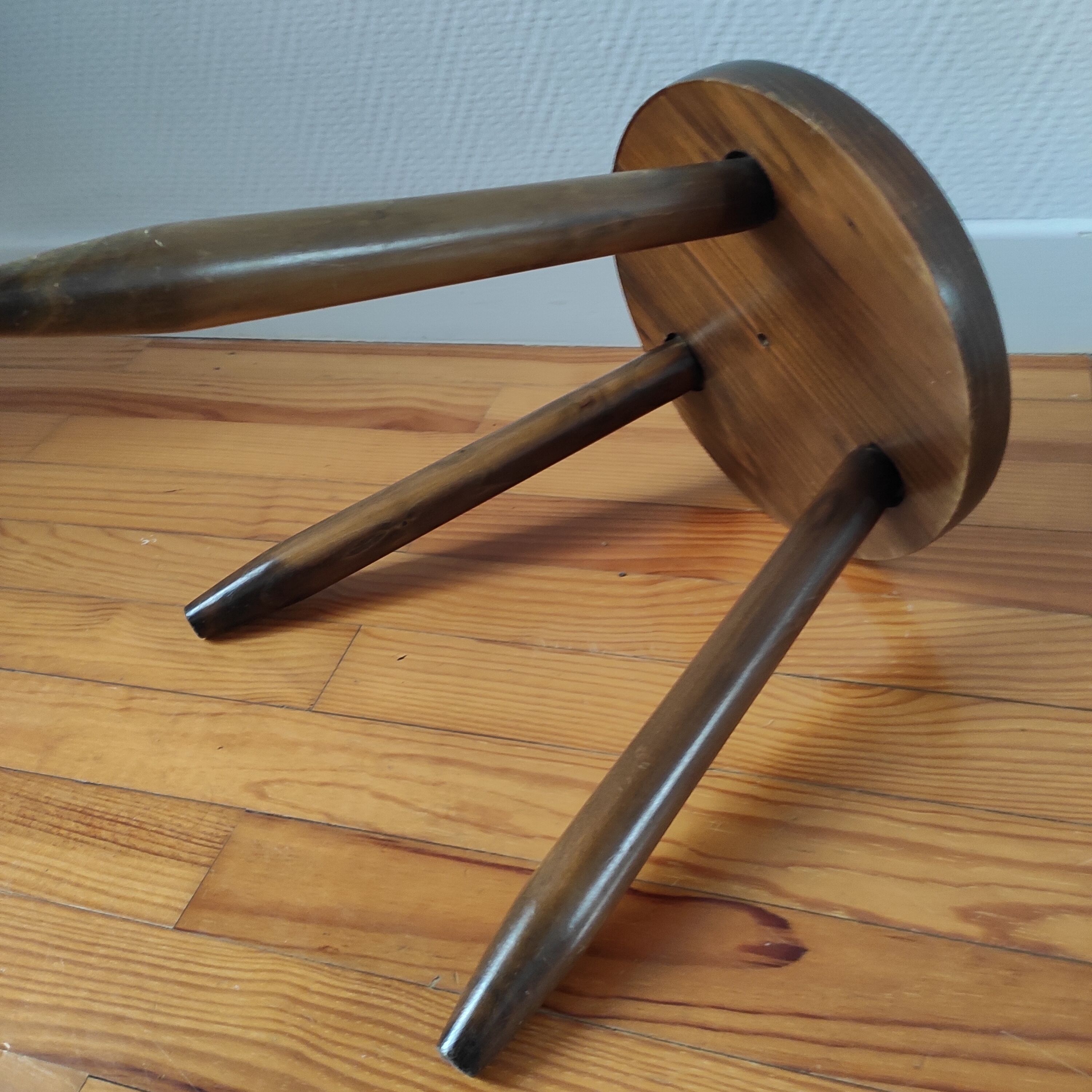 Tripod stool
