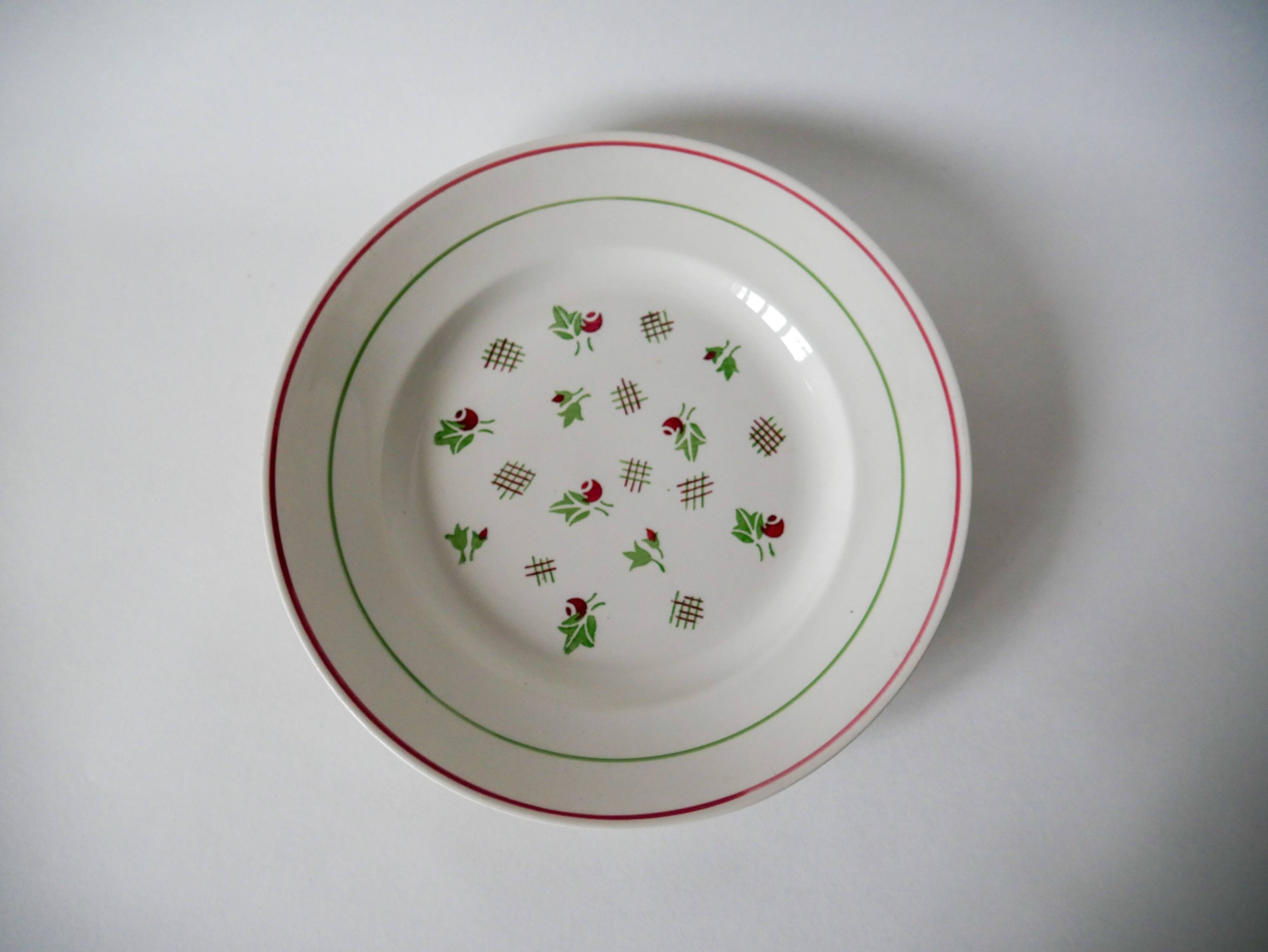 Round digoin sarreguemines dish pink and green 1940