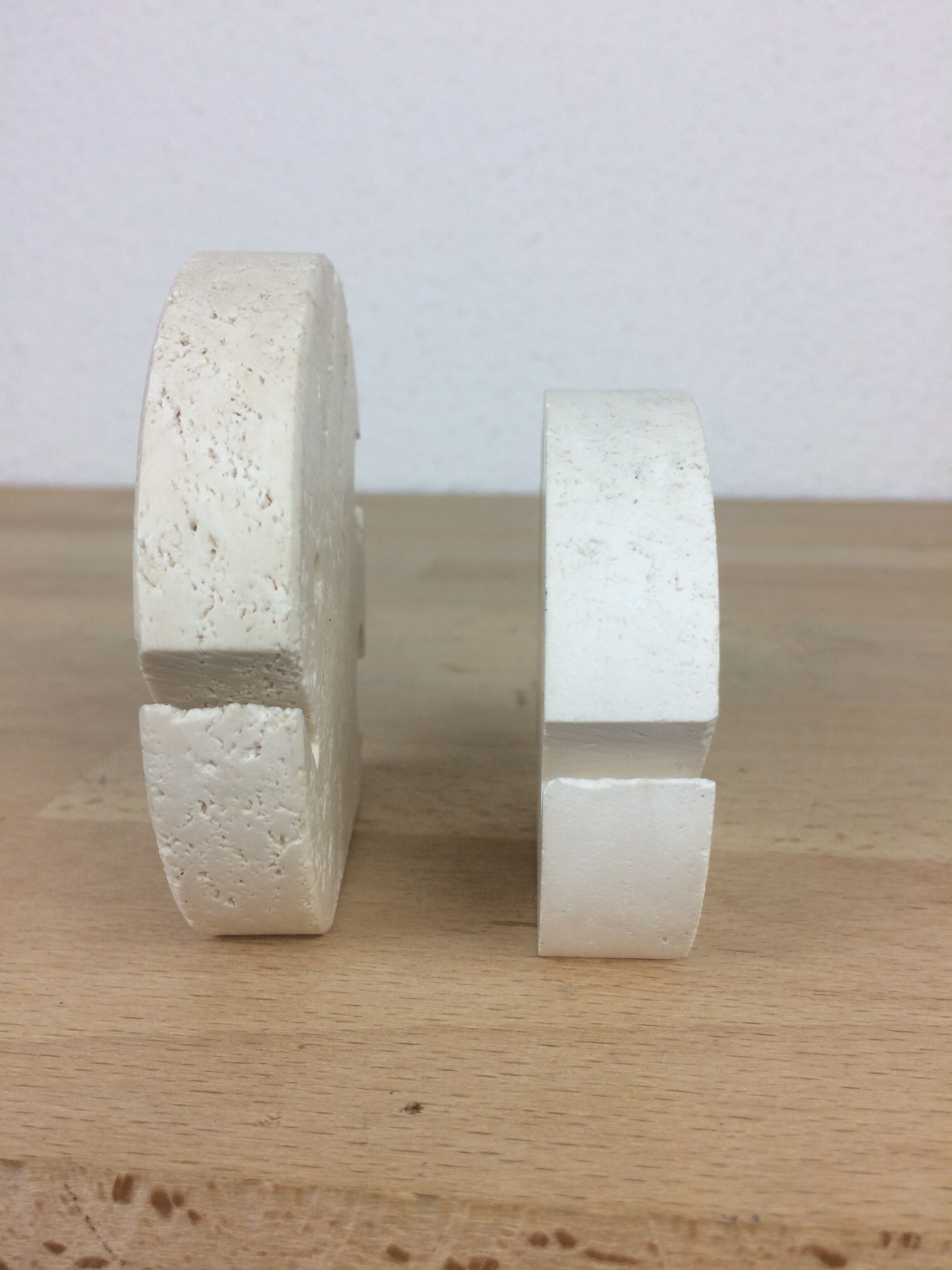 Fratelli Mannelli fish card holder in travertine