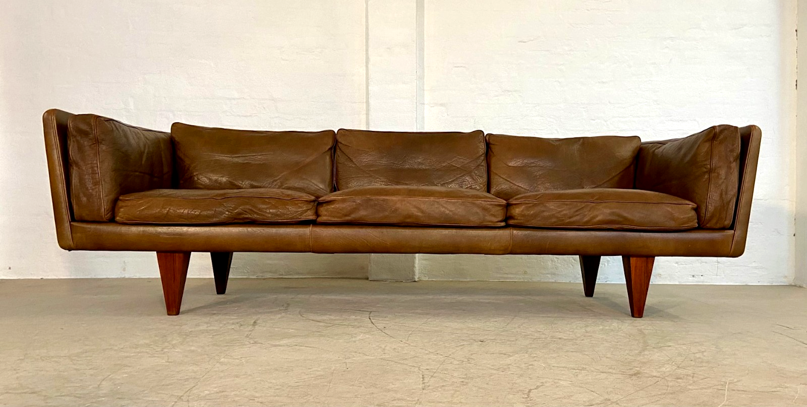V11 sofa by Illum Wikkelsø for Holger Christiansen, 1960s
